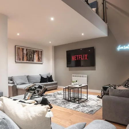 River View - Triplex Penthouse - Sleeps 14