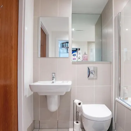 River View - Triplex Penthouse - Sleeps 14 Leeds (West Yorkshire)