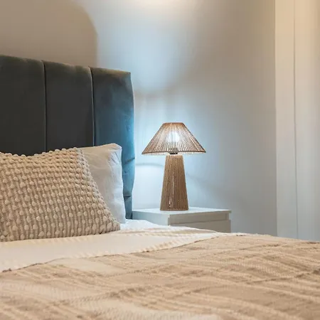 River View - Triplex Penthouse - Sleeps 14 *