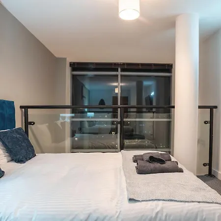 Διαμέρισμα River View - Triplex Penthouse - Sleeps 14 Λιντς
