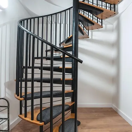 River View - Triplex Penthouse - Sleeps 14