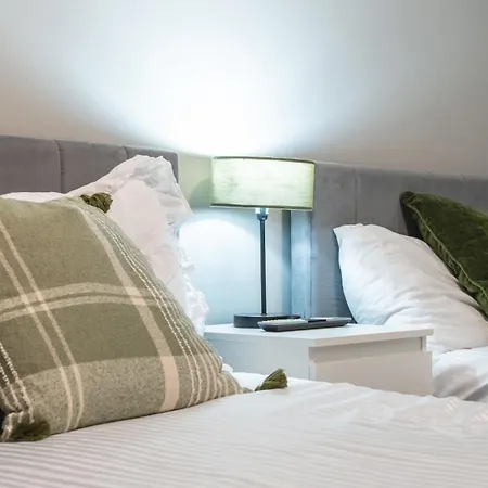 River View - Triplex Penthouse - Sleeps 14 Apartment Leeds (West Yorkshire)