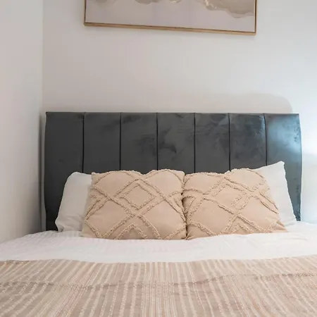River View - Triplex Penthouse - Sleeps 14 * Λιντς