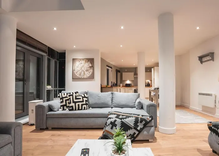 Apartment River View - Triplex Penthouse - Sleeps 14 Leeds (West Yorkshire)