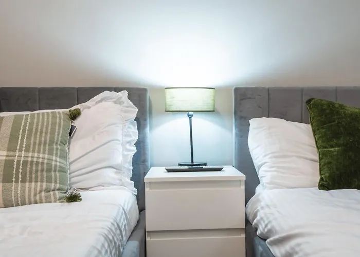 River View - Triplex Penthouse - Sleeps 14 Leeds (West Yorkshire)