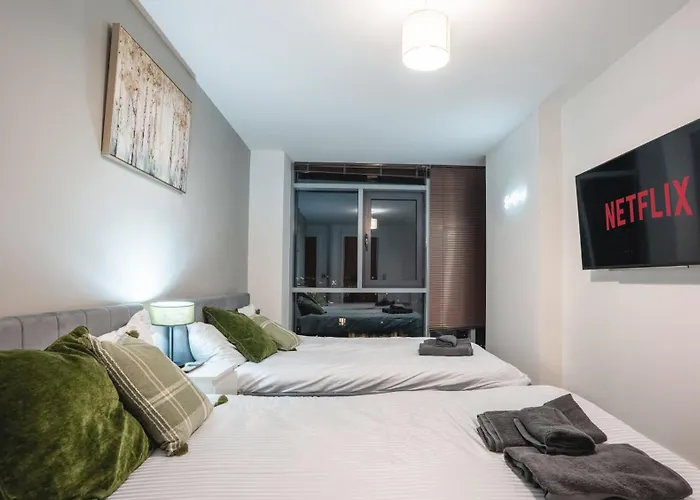 River View - Triplex Penthouse - Sleeps 14 Leeds (West Yorkshire)