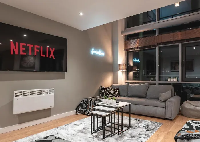 River View - Triplex Penthouse - Sleeps 14