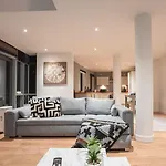 Daire River View - Triplex Penthouse - Sleeps 14 Leeds (West Yorkshire)