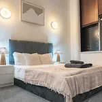 Daire River View - Triplex Penthouse - Sleeps 14