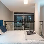 Daire River View - Triplex Penthouse - Sleeps 14 Leeds (West Yorkshire)