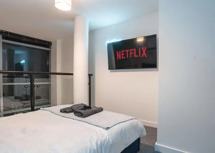 River View - Triplex Penthouse - Sleeps 14 Apartment