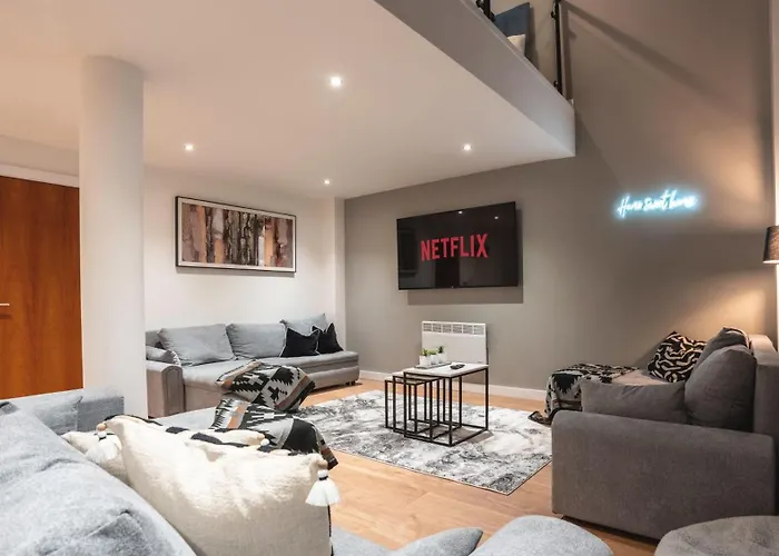 River View - Triplex Penthouse - Sleeps 14