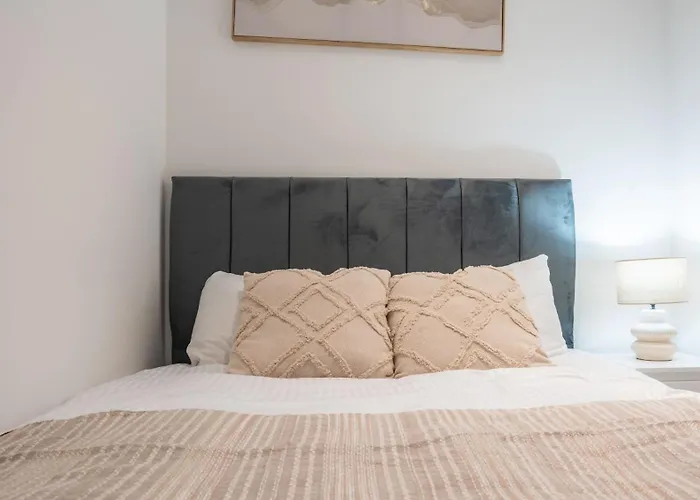 River View - Triplex Penthouse - Sleeps 14 * Leeds (West Yorkshire)